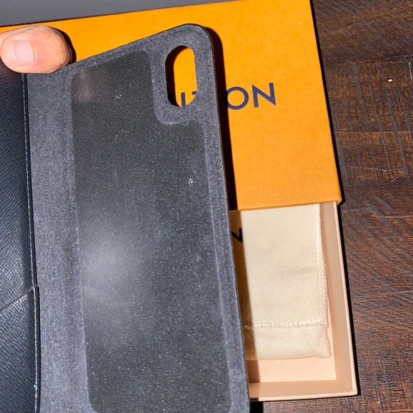 iPhone X Max Louis Vuitton case - Picture 4 of 4